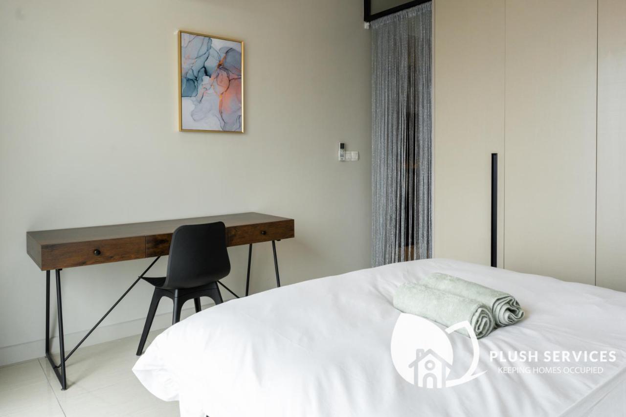Apartment Datum Jelatek By Plush *